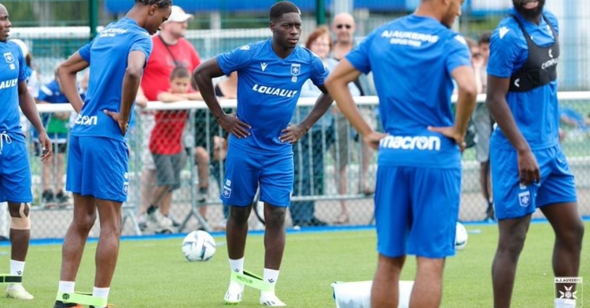 Mercato Auxerre Un joueur capé du championnat quitte le club