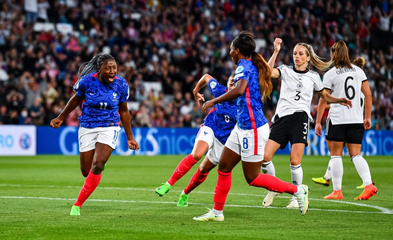 Illustration : "Euro Féminin 2022 : Résumé vidéo - L’Allemagne élimine la France aux portes de la finale ! (2-1)"