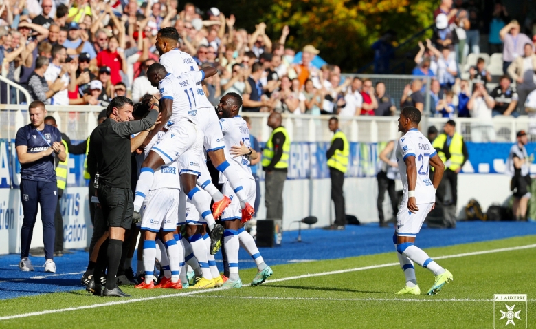 Illustration : "AJ Auxerre : Une opportunité majeure pour Pélissier avant l'ESTAC ? "