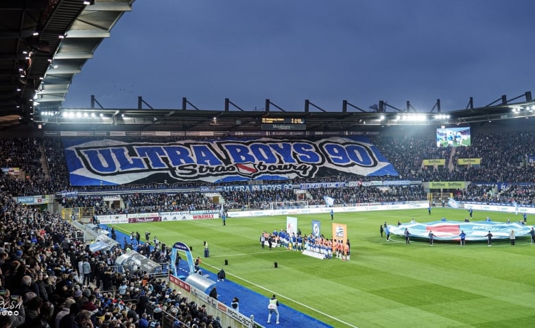 Illustration : "RC Strasbourg-FC Lorient : Les supporters strasbourgeois sont en colère ! "