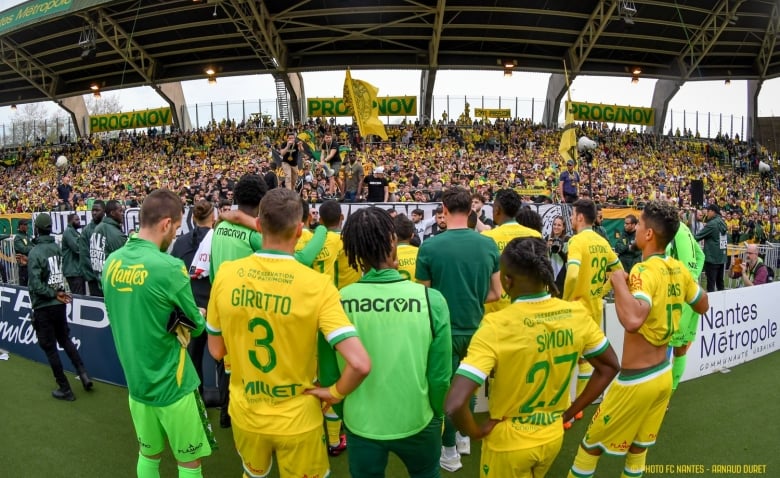 Illustration : "FC Nantes : Les supporters des Canaris pointent un joueur du doigt "