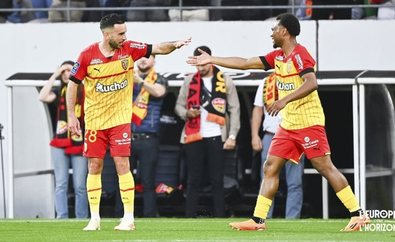 Illustration : "RC Lens : Un Lensois fait entrer la Ligue 1 dans l’histoire !"