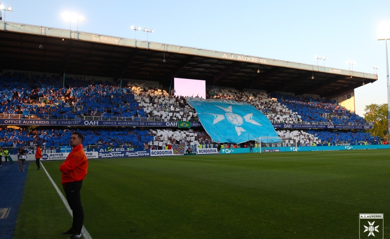 Illustration : "Mercato Auxerre : Un joueur suscite de vives convoitises ! "