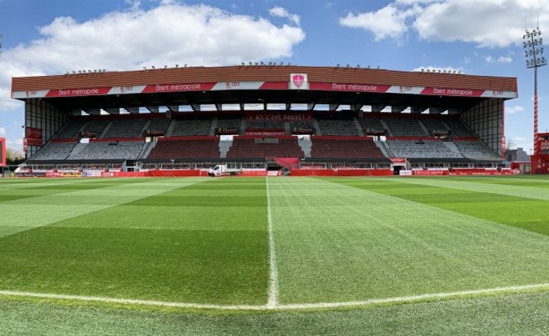 Illustration : "Stade Brestois : Une décision attendue confirmée pour la saison à venir "