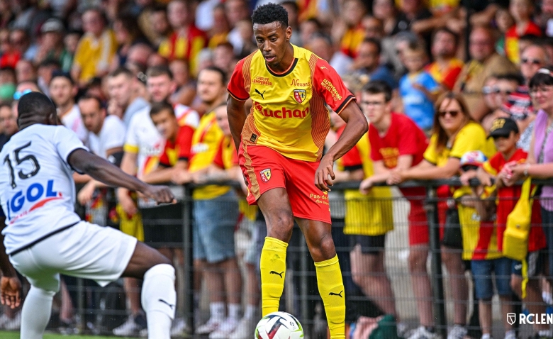 Illustration : "Mercato Lens : Une recrue onéreuse ciblée avec insistance !"