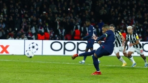 Illustration : Psg - Newcastle : Le penalty qui sauve Paris devait-il être sifflé ?