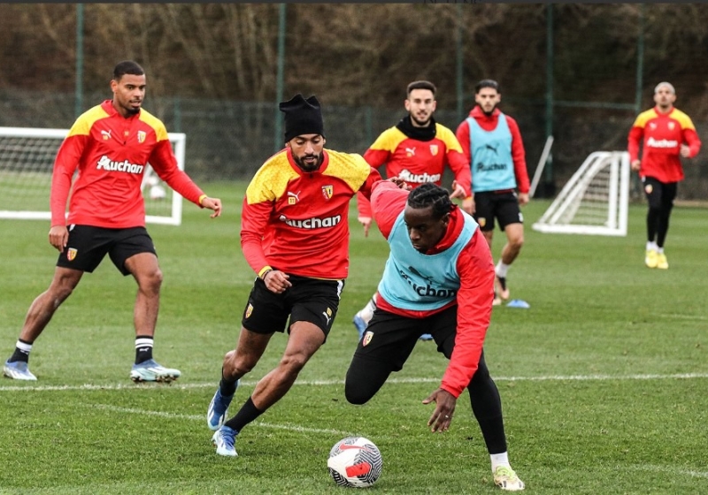 Illustration : Mercato Lens : Une piste convoitée par le club file à l'étranger 