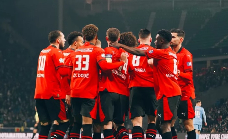 Illustration : "Stade Rennais : Une réponse cinglante du club envers Le Puy"
