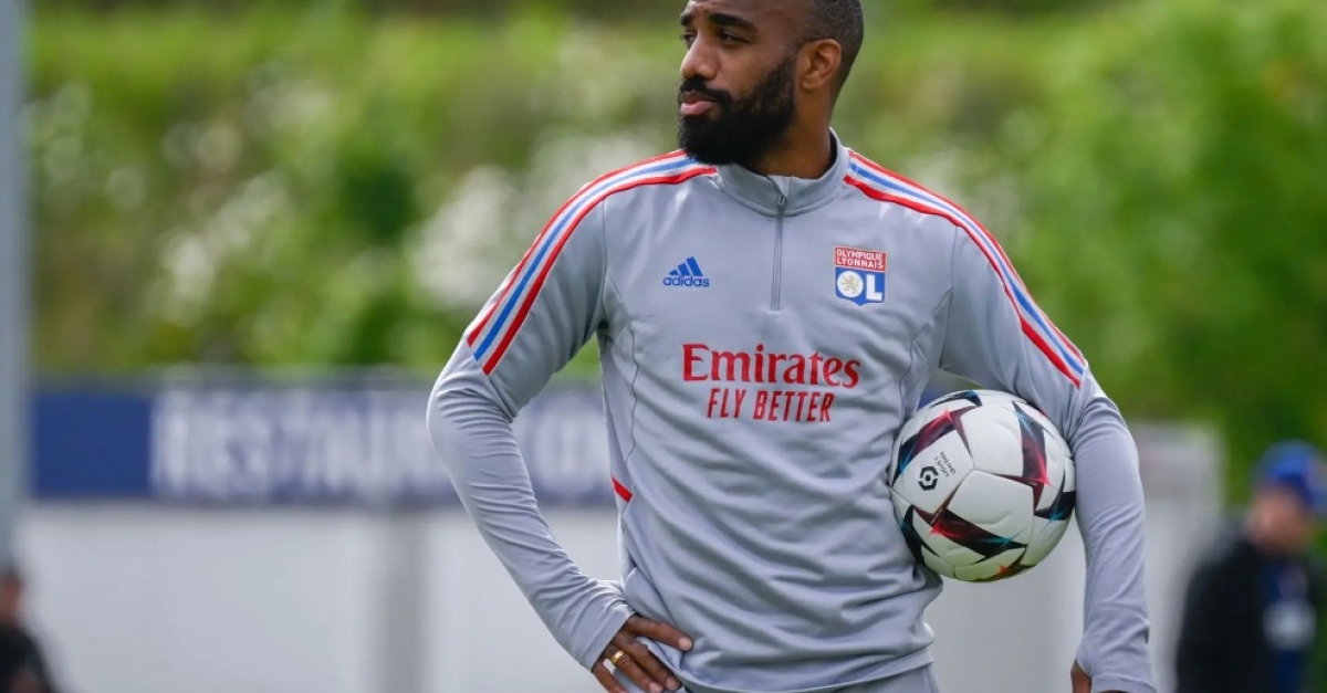 Inquiétude grandissante à l'OL : Lacazette incertain pour le prochain match contre Lorient thumbnail