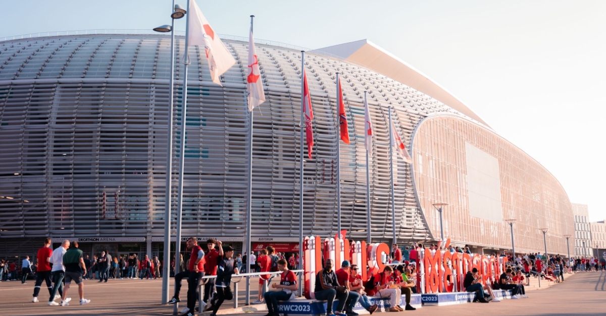 Les supporters enragés par l'arbitrage contre Aston Villa thumbnail