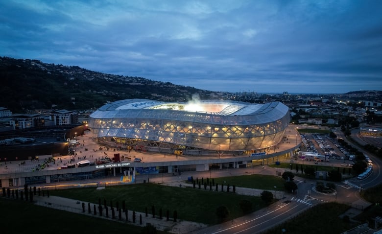 Illustration : "Mercato Nice : une opération financière qui surprend tout le championnat !"