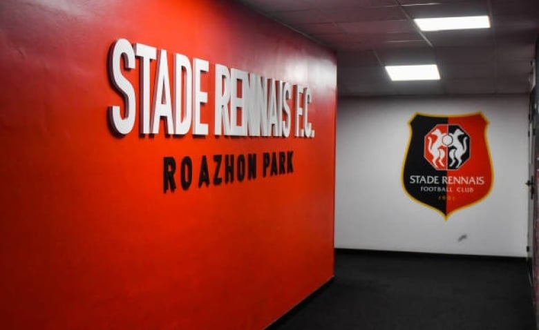 Illustration : "Mercato Rennes : Un transfert en passe de créer la discorde chez les supporters "