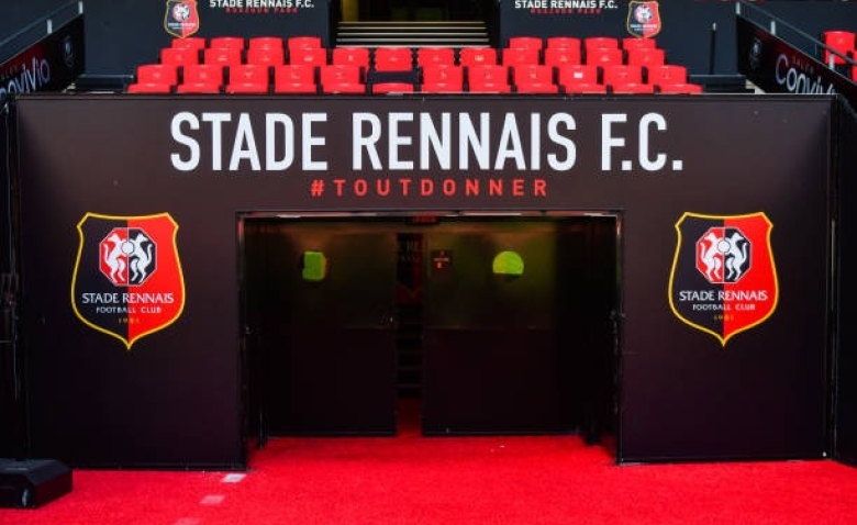 Illustration : "Mercato Rennes : Nouvelle offre XXL pour un transfert record ! "