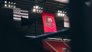 Illustration : Mercato Rennes : Un transfert marque un échec notable pour les Rouge et Noir