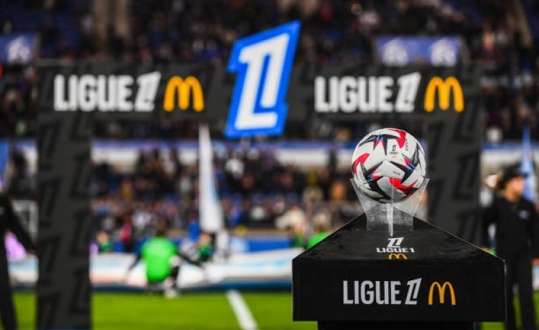 Illustration : "Les favoris des bookmakers pour la saison 2024/25 de Ligue 1"