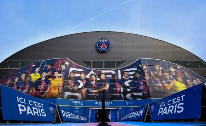 Illustration : "Mercato PSG : Une offre record bientôt transmise pour un buteur !"