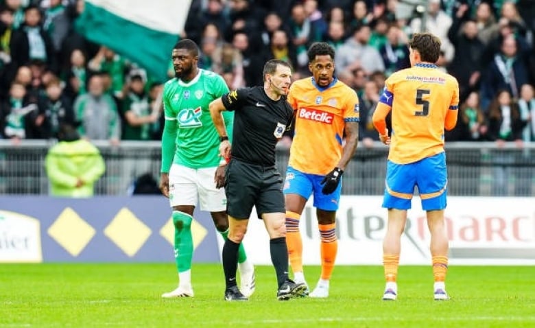 Illustration : "ASSE : Un attaquant des Verts se fait démolir après l'OM !"