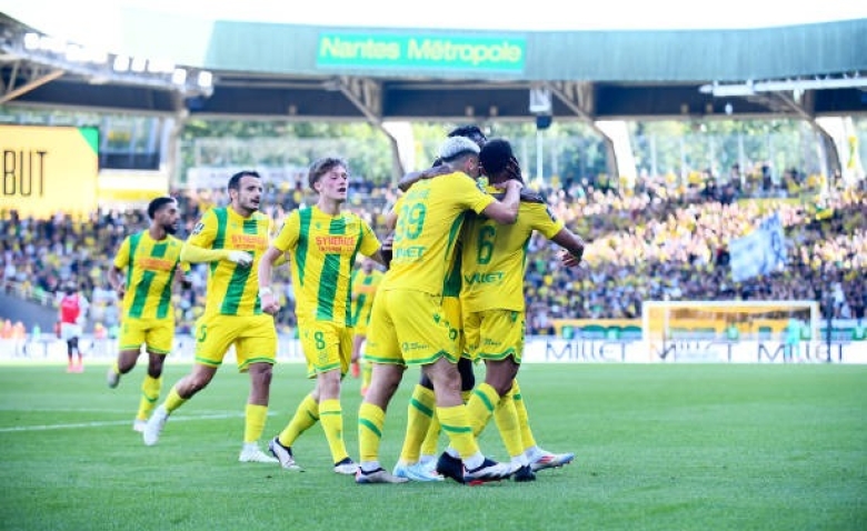 Illustration : "Mercato Nantes : Un attaquant polyvalent sur les tablettes des Canaris !"