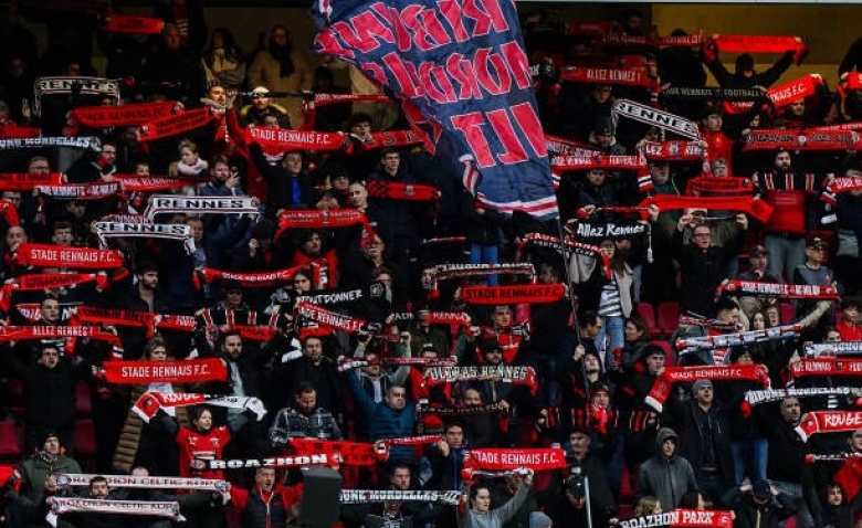 Illustration : "Mercato Rennes : Une nouvelle signature hivernale divise déjà l'opinion chez les supporters !"