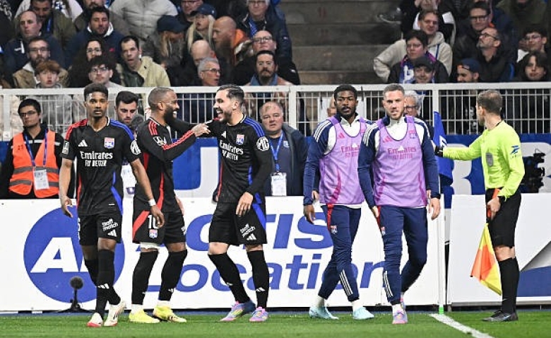 Illustration : "ASSE - OL : Une équipe B alignée par Fonseca pour défier les Verts ?"