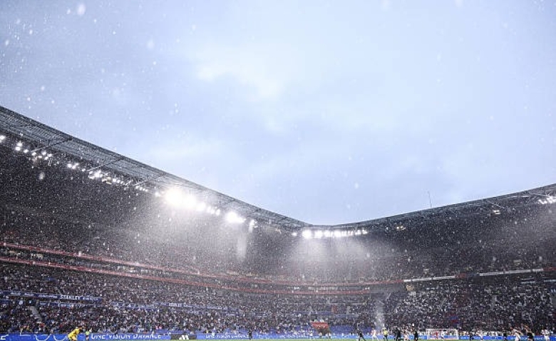 Illustration : "OL : Une nouvelle punition infligée aux Gones en pleine crise financière !"