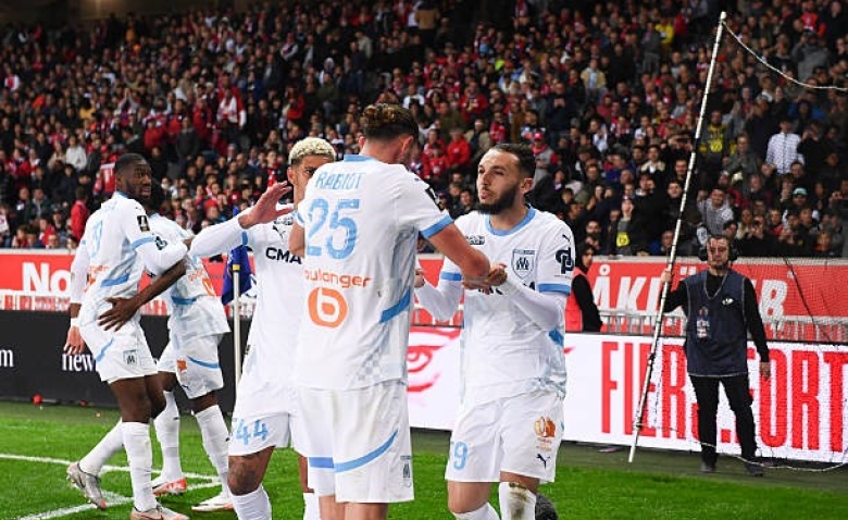 Illustration : "Mercato OM : Un cadre sur le point de plier bagage vers une destination surprenante ?"