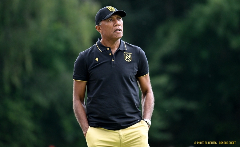 Illustration : "FC Nantes : Un Canari fait une critique amère sur Kombouaré avant Auxerre !"