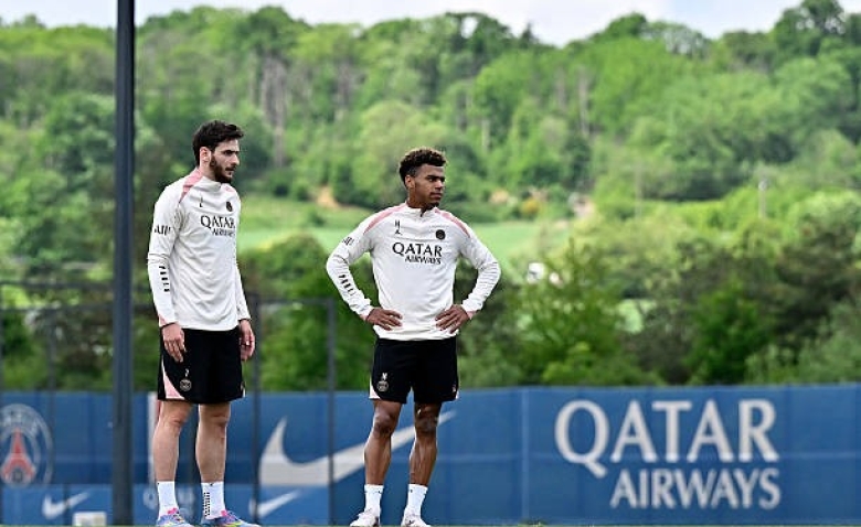 Illustration : "Mercato PSG : Une grande décision prise en interne pour l'avenir d'une révélation de l'année "