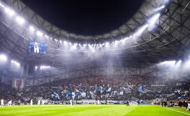 Illustration : "Mercato OM : Un signal positif pour l'arrivée d'un défenseur de renommée internationale !"