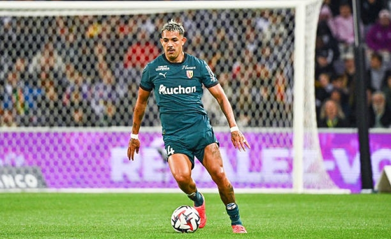 Illustration : "Mercato OM : Rebondissement inattendu sur l'une des pistes bouillantes de l'été"