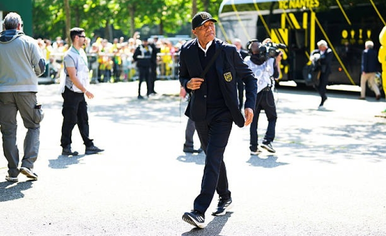 Illustration : "Mercato Nantes : Un départ inéluctable réjouit les supporters après le maintien !"