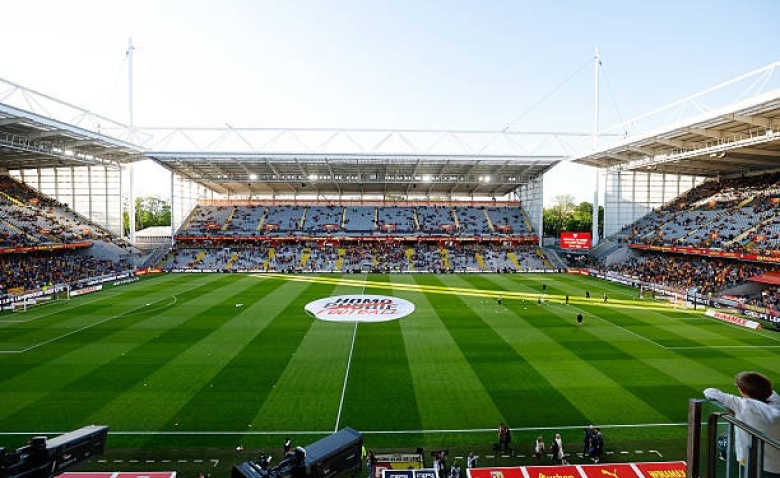 Illustration : "RC Lens : Une grande annonce vient enchanter les supporters à peine la saison clôturée !"