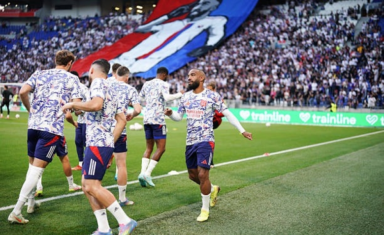 Illustration : "Mercato OL : Un géant anglais prêt à sortir le chéquier pour un prodige lyonnais !"