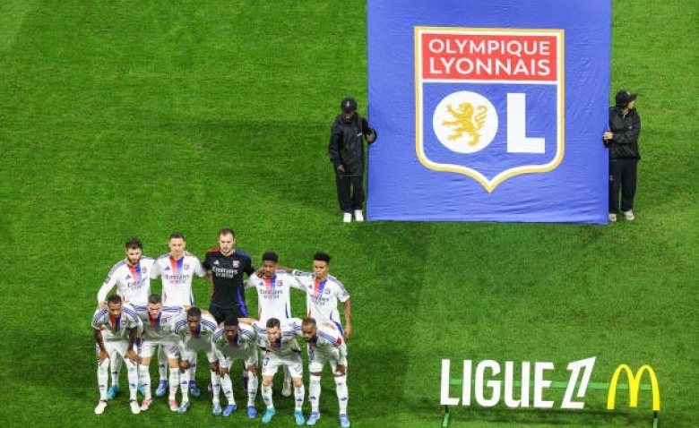 Illustration : "Mercato OL : Un coup du sort inespéré pour remettre à flot les finances de Textor ?"