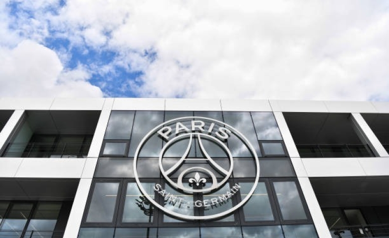 Illustration : "Mercato PSG : Un immense coup réalisé par Al-Khelaïfi en vue des prochains mercatos !"