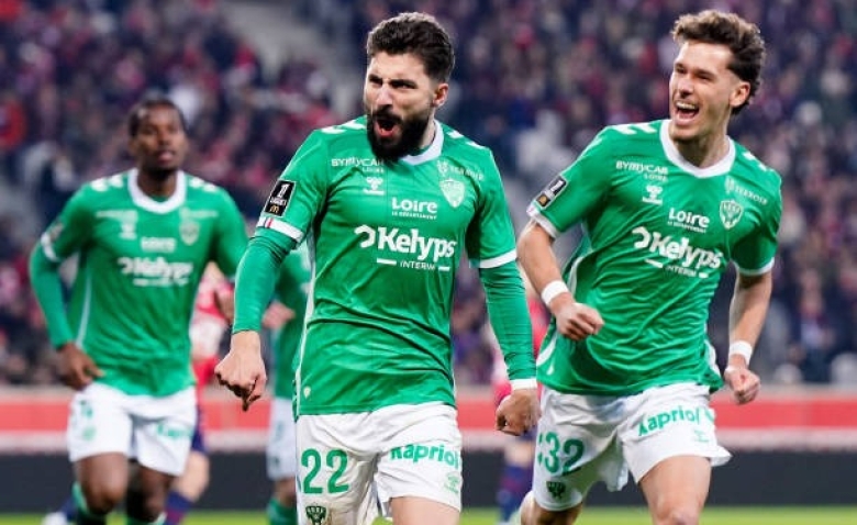 Illustration : "Mercato ASSE : Un prétendant prestigieux prêt à débourser une petite fortune pour un crack !"