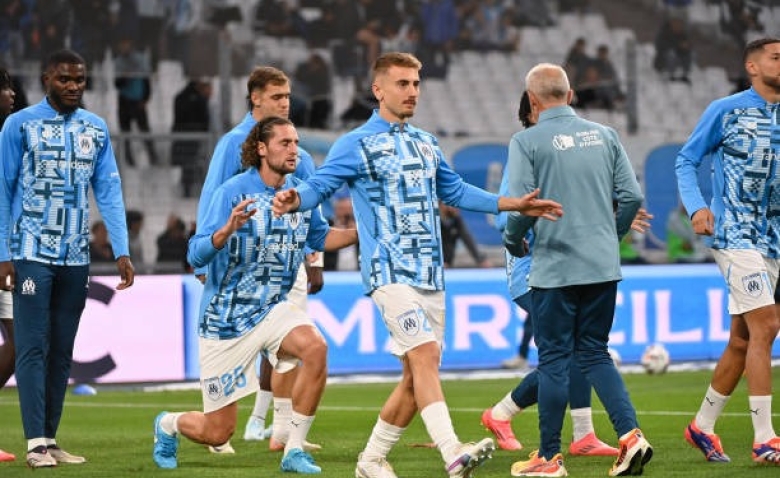 Illustration : "Mercato OM : Un pensionnaire de Premier League prêt à lâcher un gros billet pour un Olympien !"