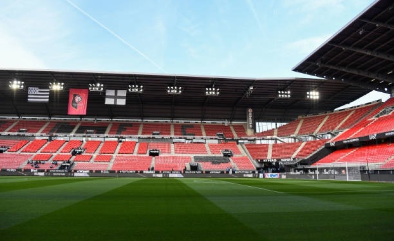 Illustration : "Stade Rennais : Une terrible image et une atmosphère chaotique observées au Roazhon Park"