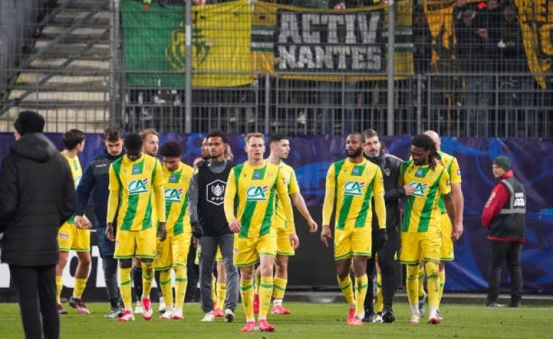 Illustration : "Mercato Nantes : Un attaquant prometteur du FCN signe finalement en National !"