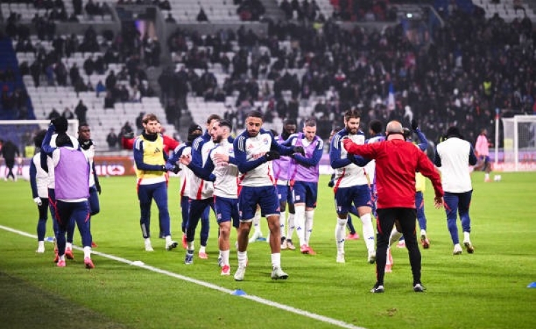 Illustration : "Mercato OL : Une pluie d'offres attendue pour un joyau lyonnais !"