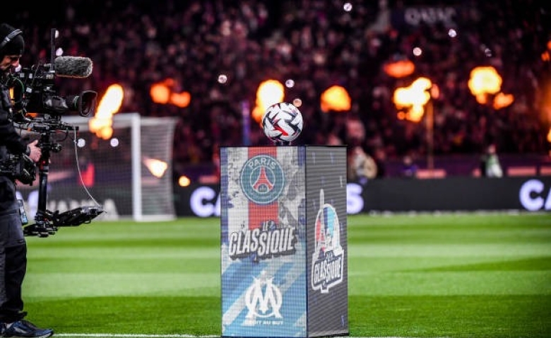 Illustration : "Mercato PSG : Cinq pistes folles fuitent pour renforcer encore l'attaque !"