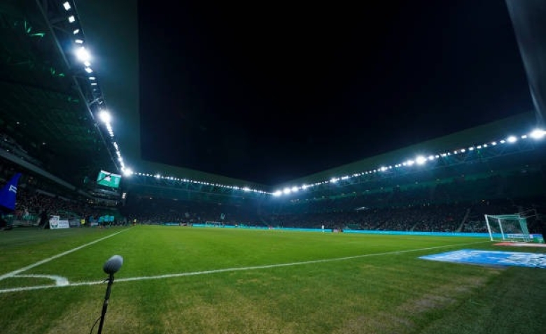 Illustration : "Mercato ASSE : Un cadre stéphanois au cœur d'un échange avec une cible estivale !"