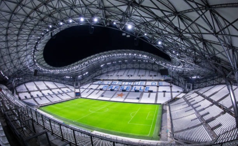 Illustration : "Mercato OM : Un départ inattendu en passe de bousculer les plans pour 2025-2026 ?"