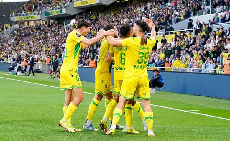 Illustration : "Mercato Nantes : Une nouvelle signature offensive suscite de grands espoirs pour l'avenir !"