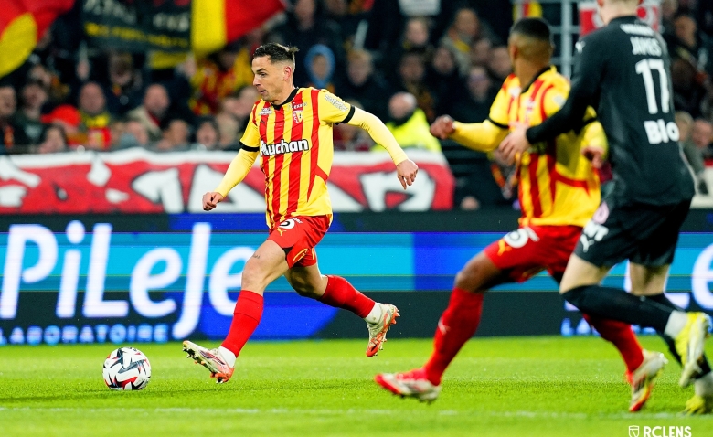 Illustration : "Mercato Lens : Un Sang et Or poussé vers la sortie annule son départ de dernière minute "