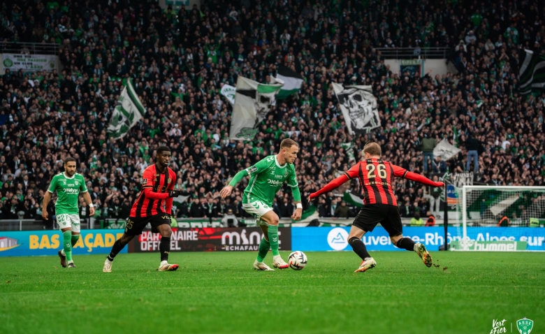 Illustration : "Mercato ASSE : Un visage bien connu de Ligue 1 ciblé pour compenser le départ de Stassin !"