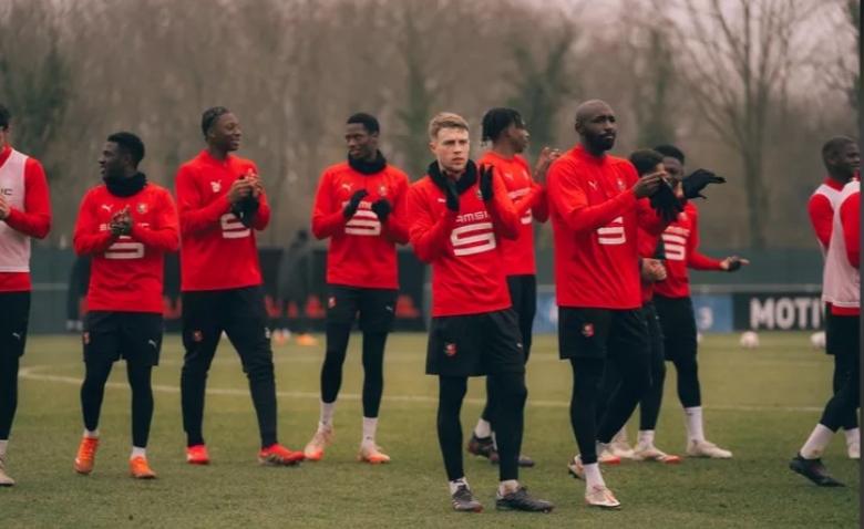 Illustration : "Mercato Rennes : Un cadre de la défense s’envole vers la Premier League"