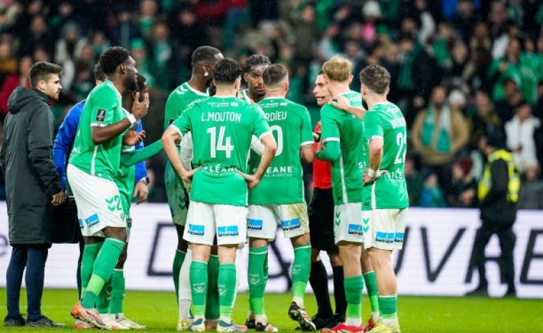 Illustration : "Mercato ASSE : Trois clubs bondissent sur un Stéphanois loin de faire l'unanimité "