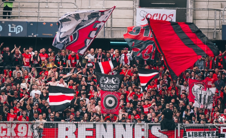 Illustration : "Mercato Rennes : Un ex-entraîneur du SRFC se lance dans un défi surprenant à l'étranger"