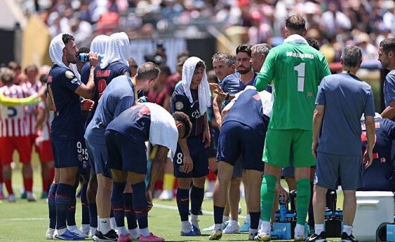 Illustration : "Mercato PSG : Un renfort XXL programme son arrivée en pleine Coupe du Monde des Clubs !"